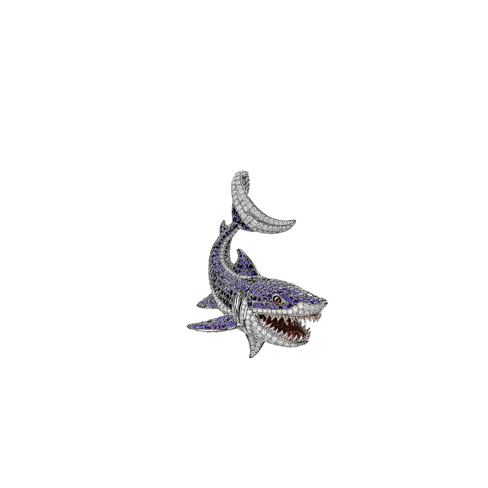 8.4ct Lab Diamond Shark Pendant side profile, lab diamond detail
