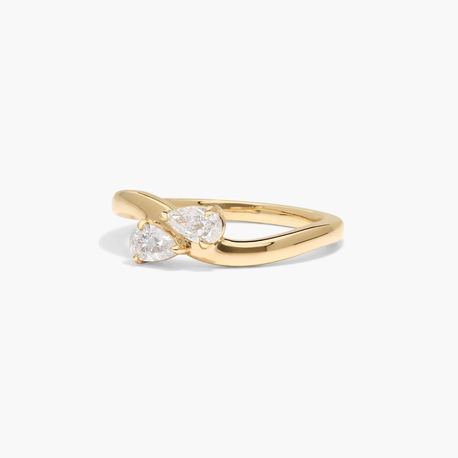 lab diamond ring clasp and setting detail, 10K yellow gold