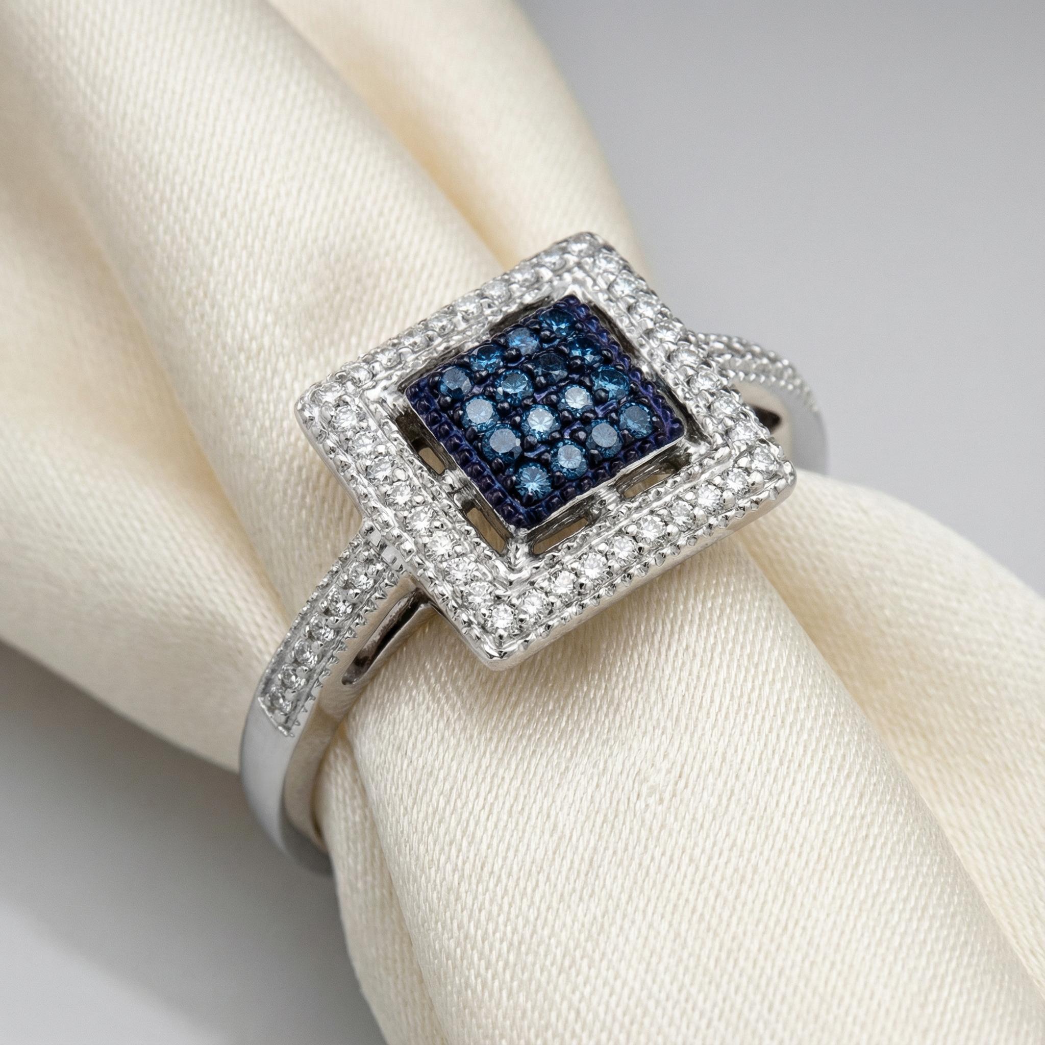 0.25ct lab diamond ring clasp and setting detail, 10K white gold