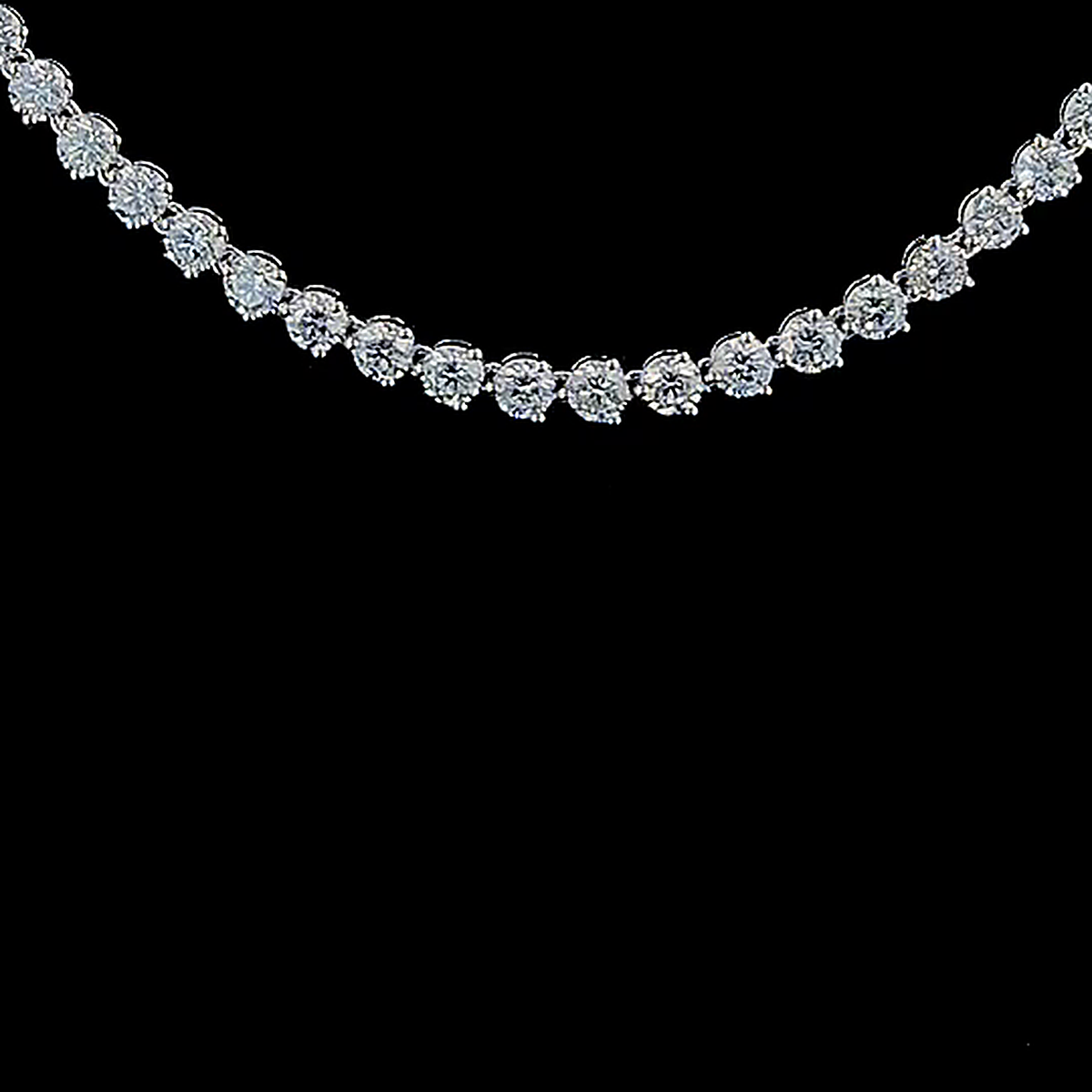 close macro of round brilliant diamonds in 3 prong settings on the 15ct tennis chain