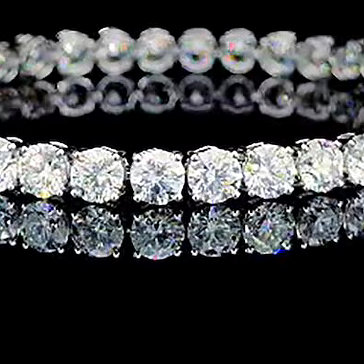 close macro of the round brilliant diamonds on the 5ct lab grown diamond tennis bracelet