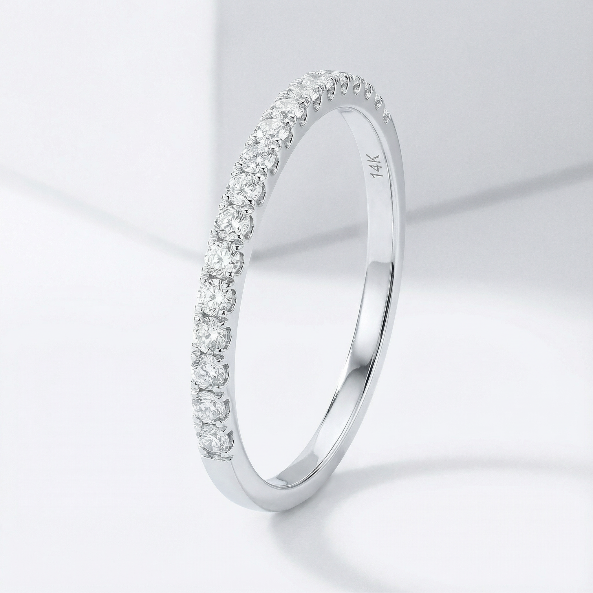 Women's 0.12ct Lab Diamond Stackable Band side profile, lab diamond detail
